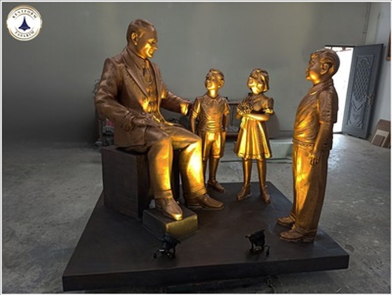 ATATÜRK'ÜN ÇOCUK SEVGİSİ TEMALI ATATÜRK HEYKELLERİ MODELİ                    