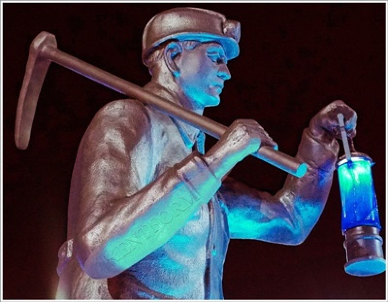 MADEN İŞÇİLERİ ANITI (daha fazlası için tıklayınız)